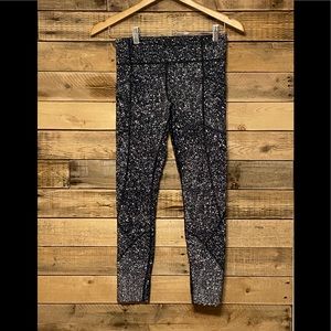Lululemon black and white speckled crop